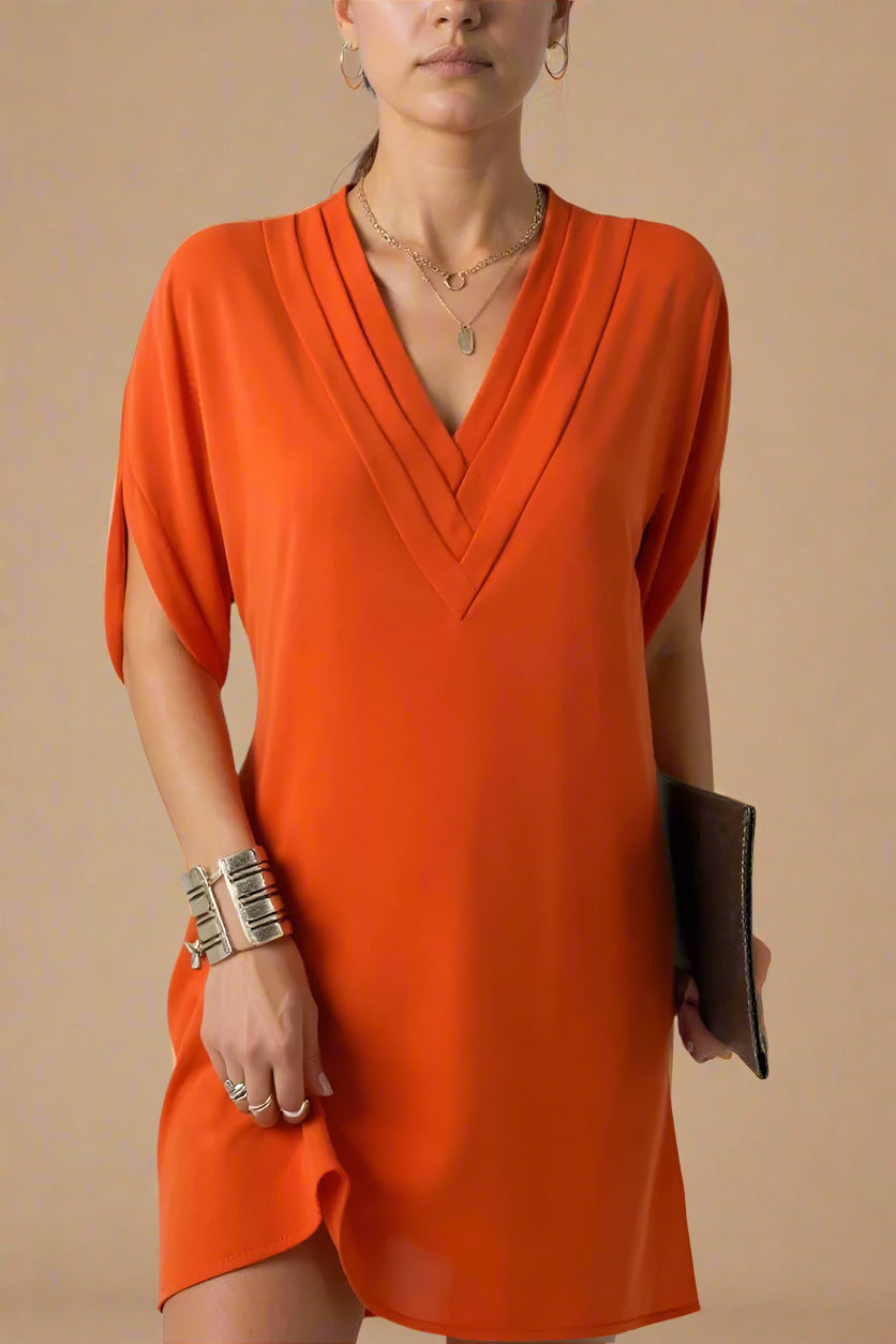 Ida KJOLE | Kort kjole med struktureret V-udskæring